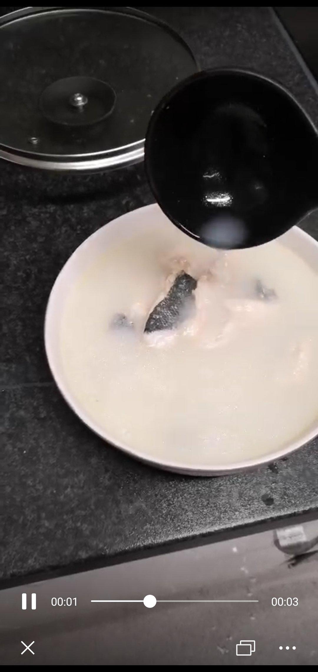 鲈鱼汤（附，鱼皮不破 不粘锅小窍门）