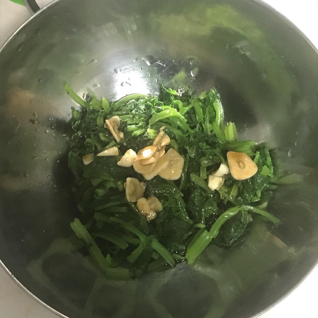 凉拌芹菜叶