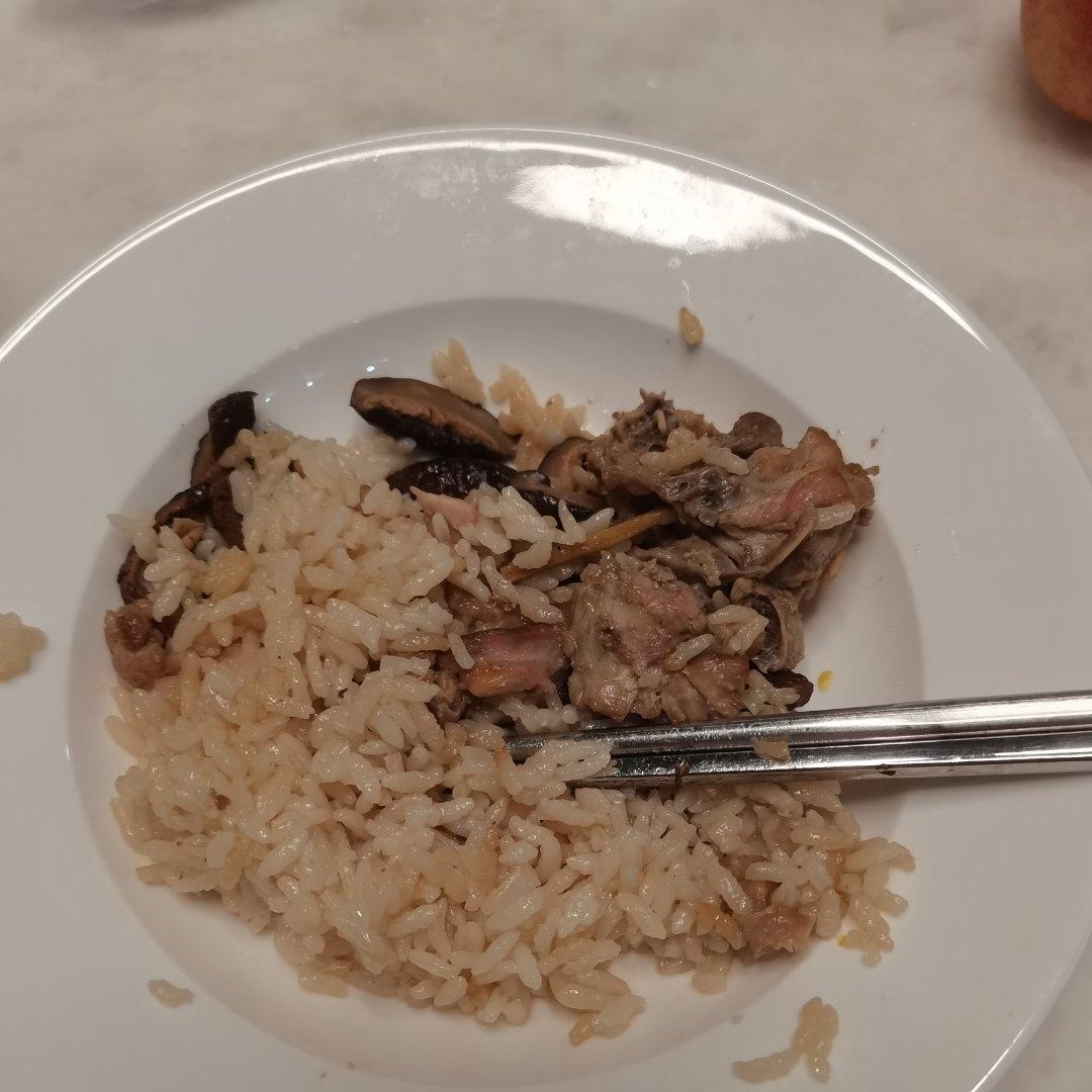 电饭锅香菇焖鸡饭