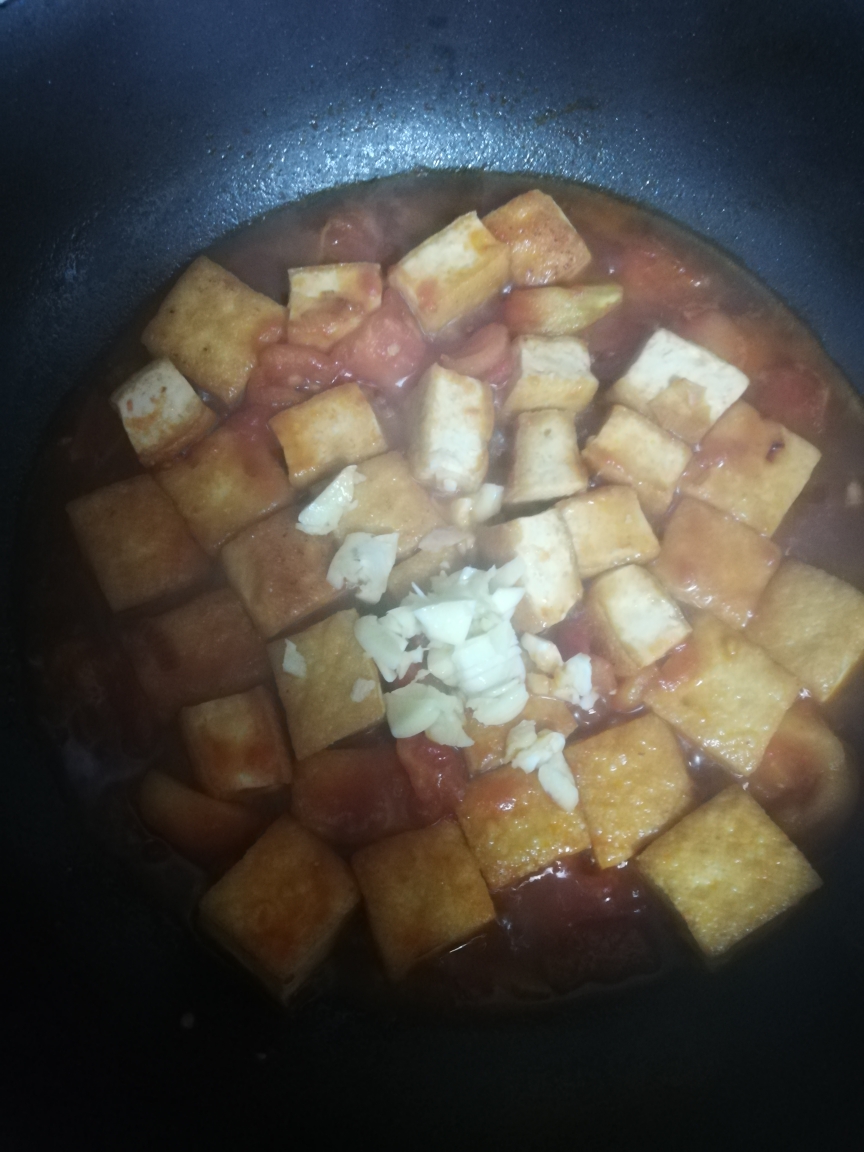 蒜香西红柿烩煎豆腐的做法 步骤8