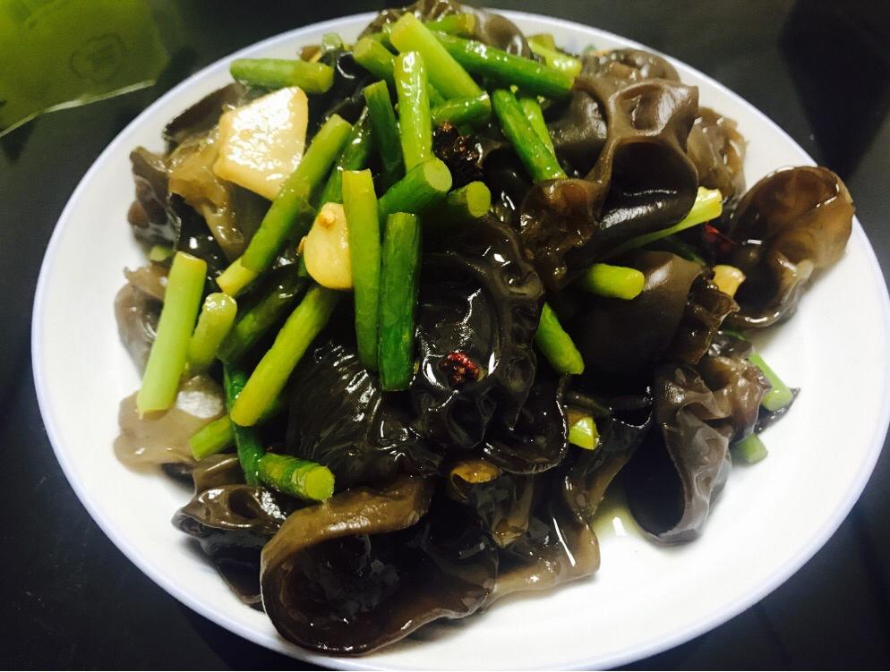 46公斤就可以做肉吃了做的素菜蒜苔炒木耳