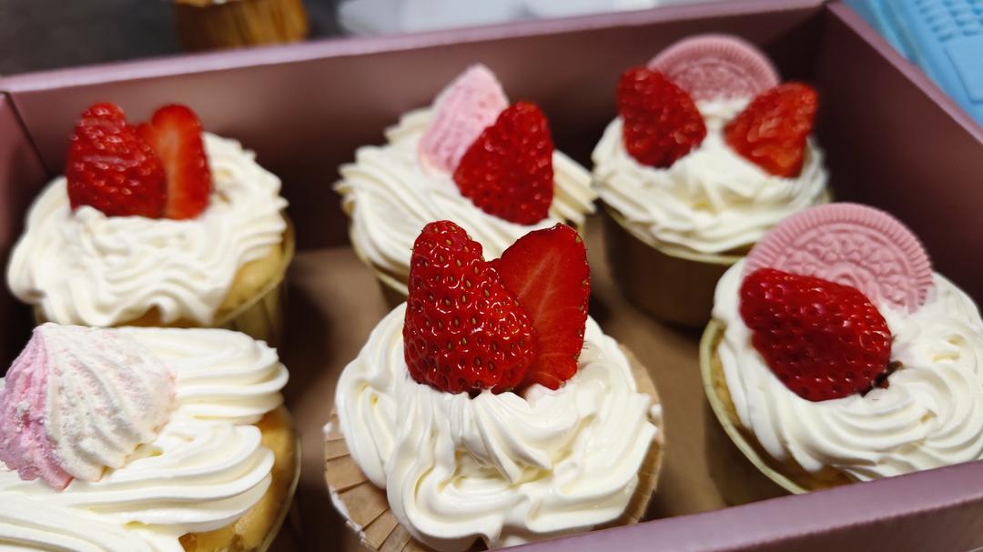 网红奶油纸杯蛋糕（八寸戚风蛋糕版）