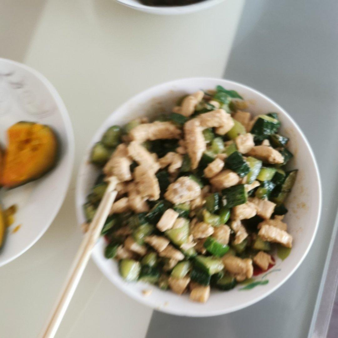 清爽解腻的黄瓜炒鸡胸肉，低脂低卡减肥食谱