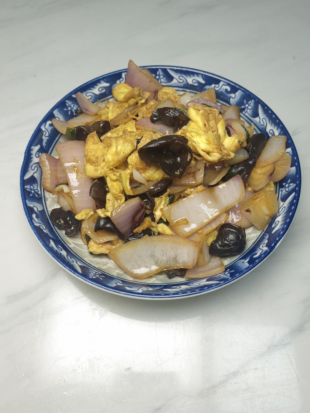 洋葱木耳炒鸡蛋
