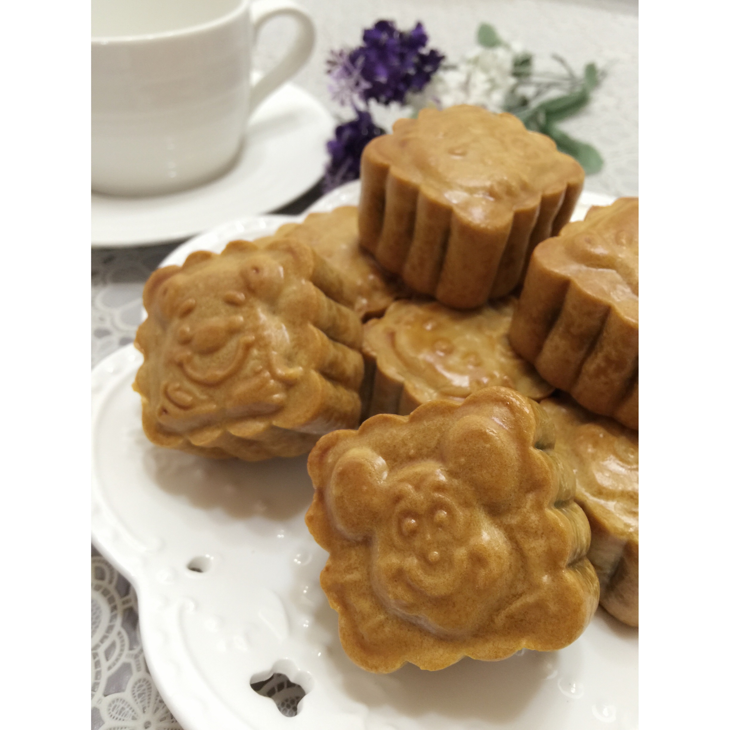 广式月饼—蛋黄莲蓉月饼