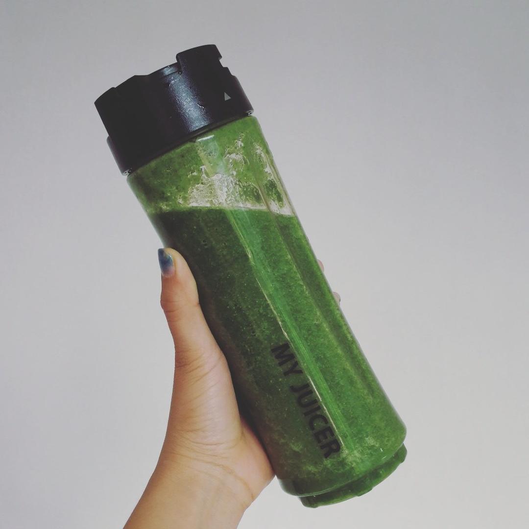 自制hey juice排毒果蔬汁。