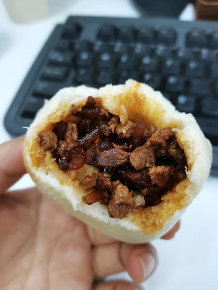 一口吃到很多肉的酱肉包