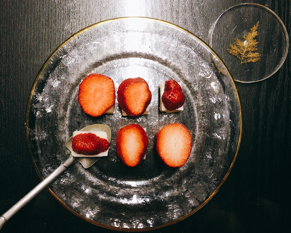 做法超简单！香甜可口的草莓牛奶小方，保证你吃过一口永世难忘~的做法