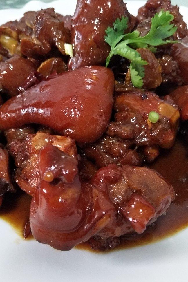 美味的家常菜：红烧猪蹄
