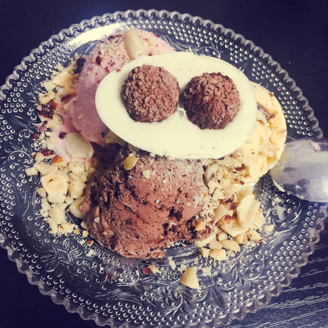 咖啡果仁冰淇淋