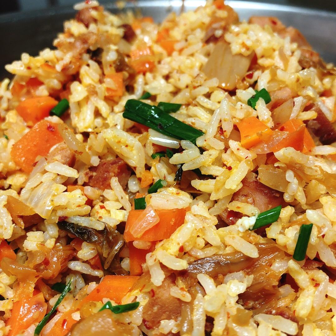 辣白菜午餐肉炒饭