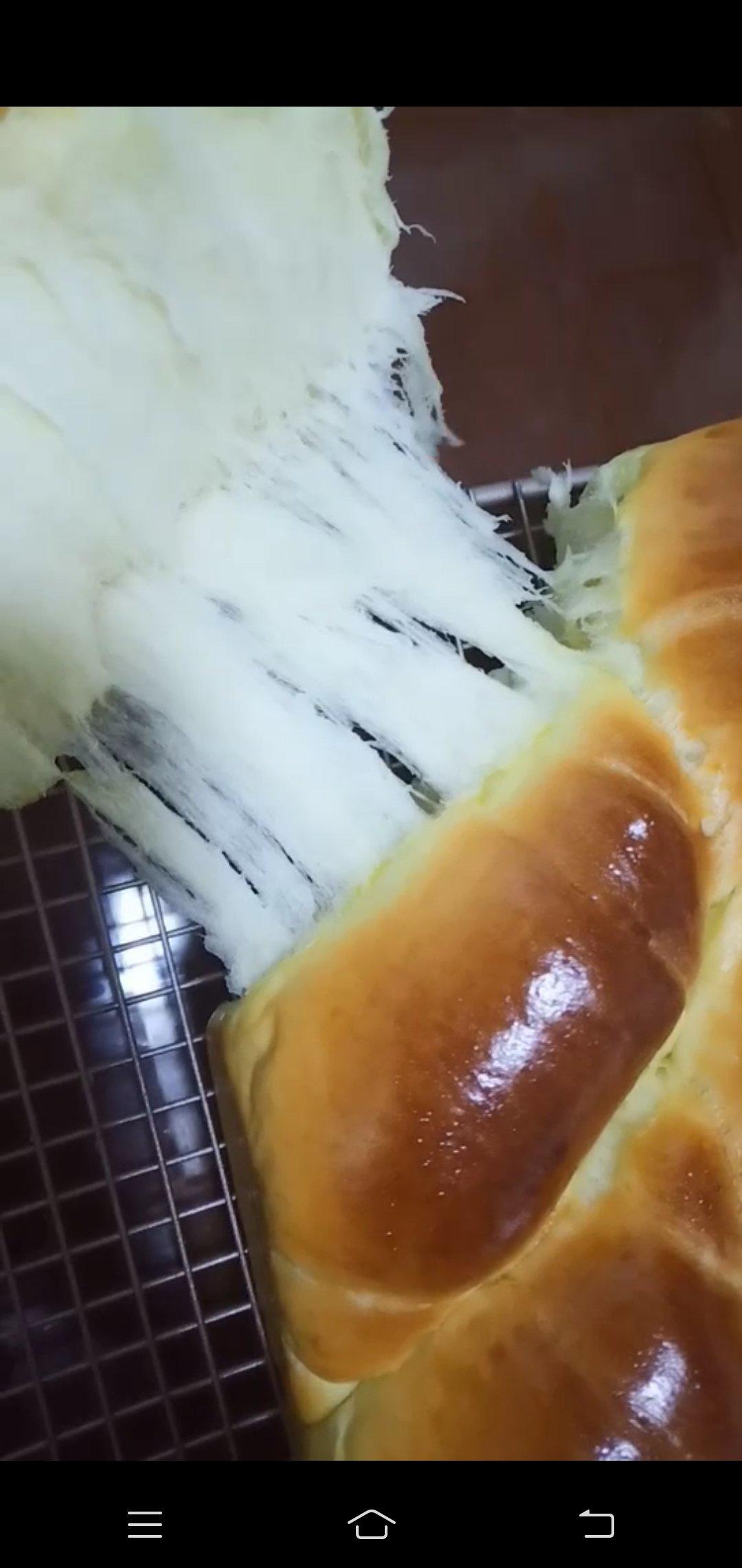 a俏俏做的治愈系牛奶卷卷拉丝面包