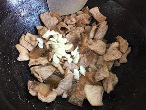 肉炒沙葱的做法 步骤3