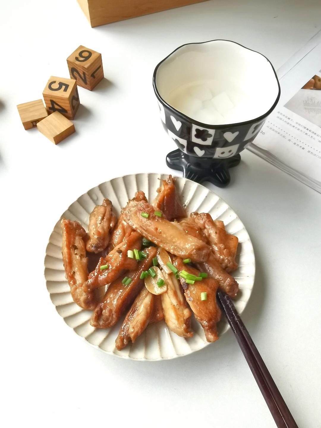 外焦里嫩的蒜香鸡翅