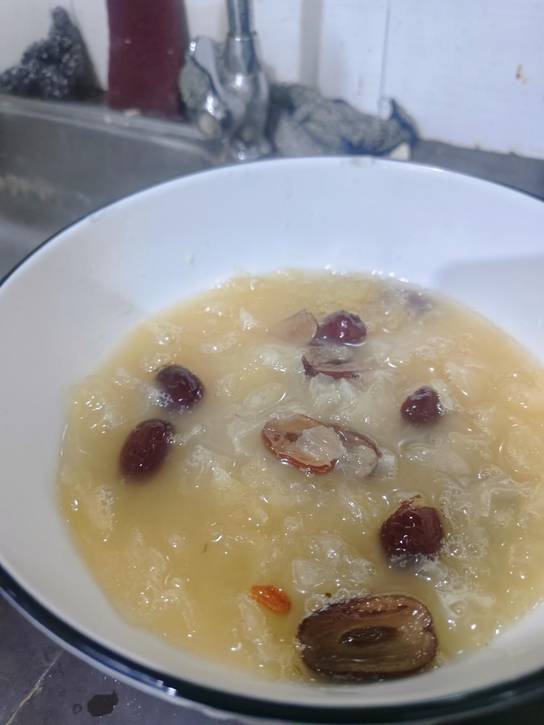 怎样煮出胶的银耳羹