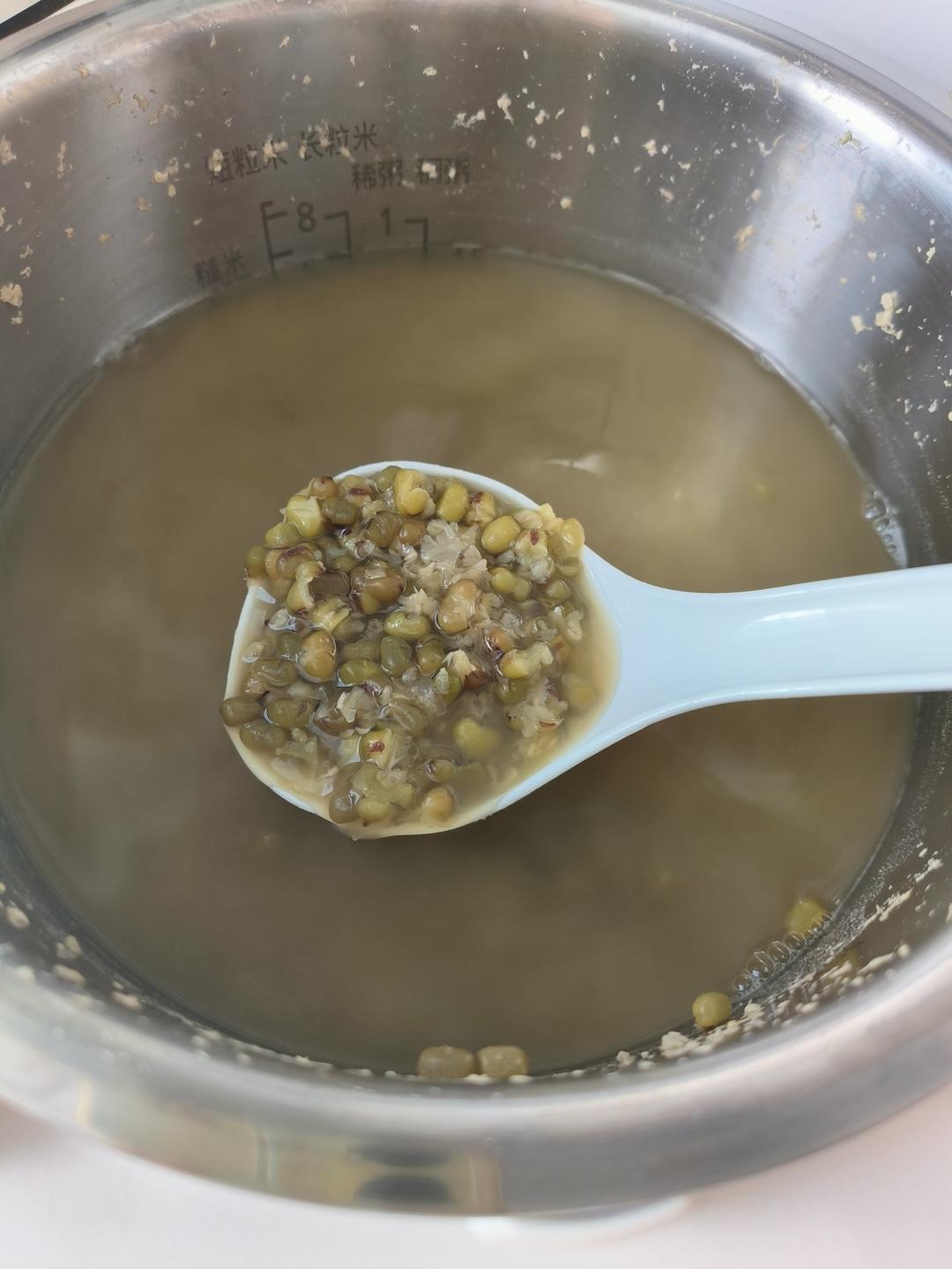 电饭煲快速出沙绿豆汤