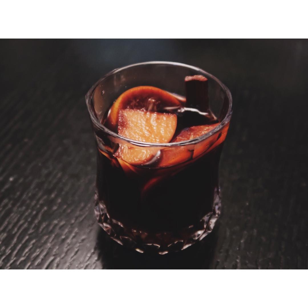果香热红酒