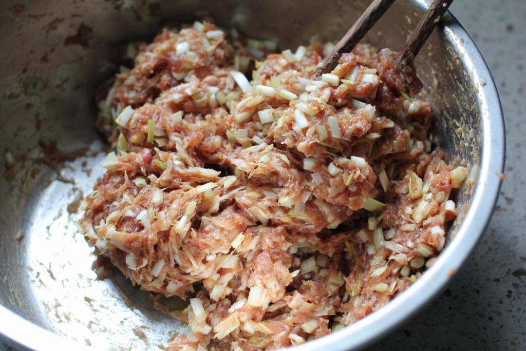 超详细馅皮配比的韭黄猪肉脆皮煎饺的做法 步骤1