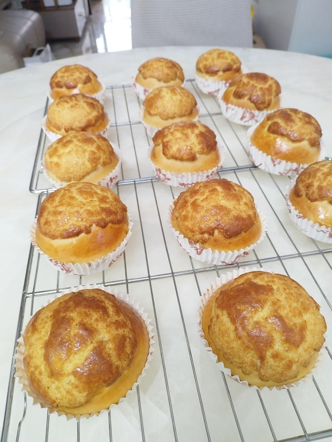 做100款面包の12：在家开茶餐厅!港式菠萝包 –不划格子自然裂开的香酥脆皮！菠萝油/酥皮包