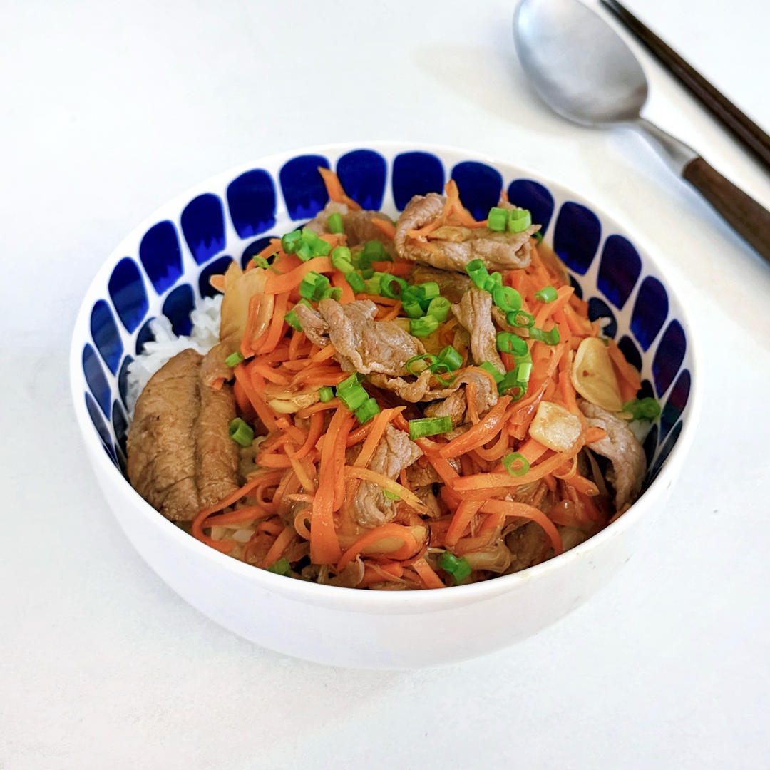 牛肉盖饭（ref.董洁）的做法