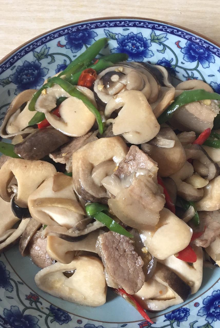 菇类中的至愛--草菇炒肉片