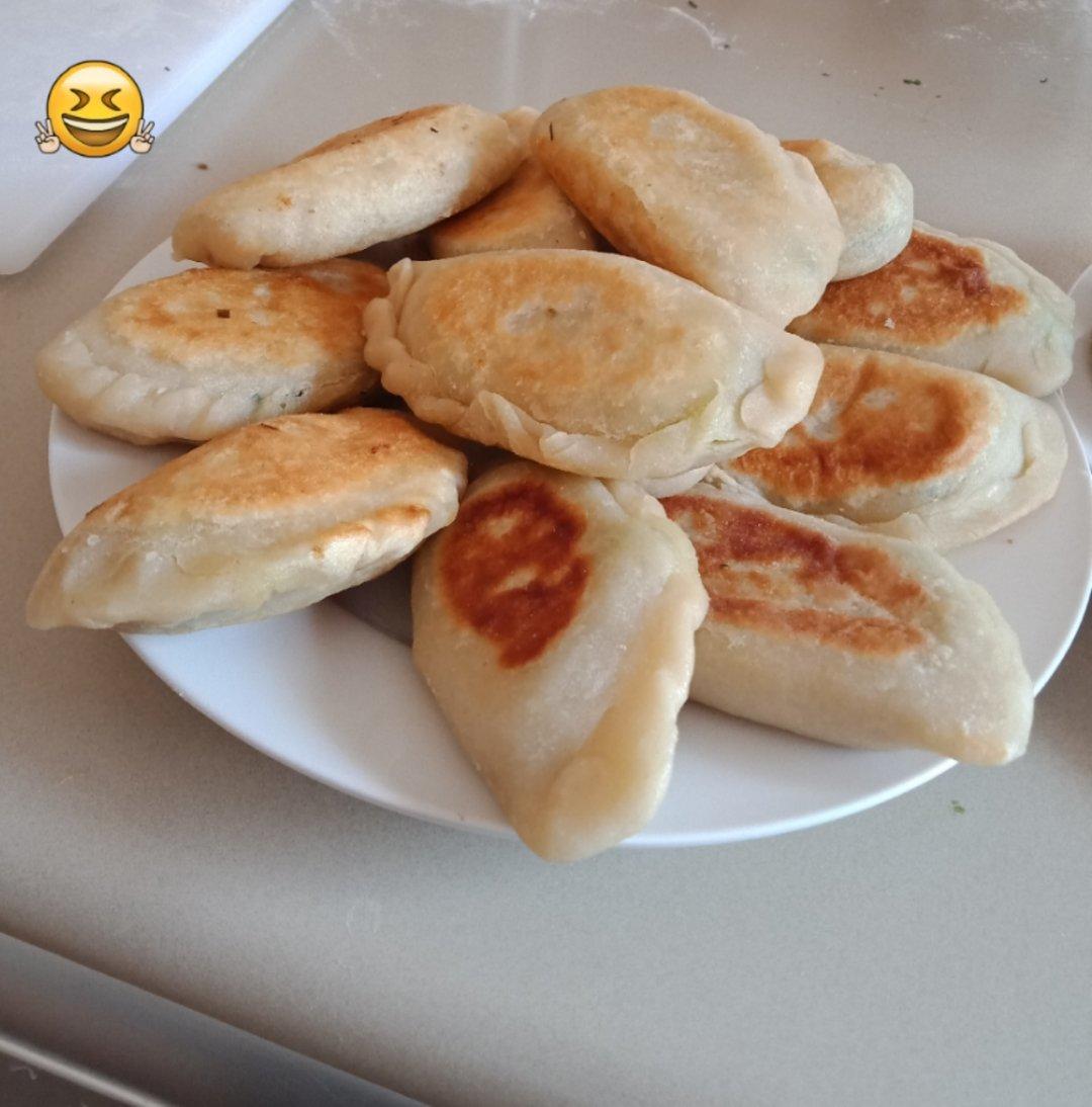 能使鸡蛋顺滑的韭菜盒子做法