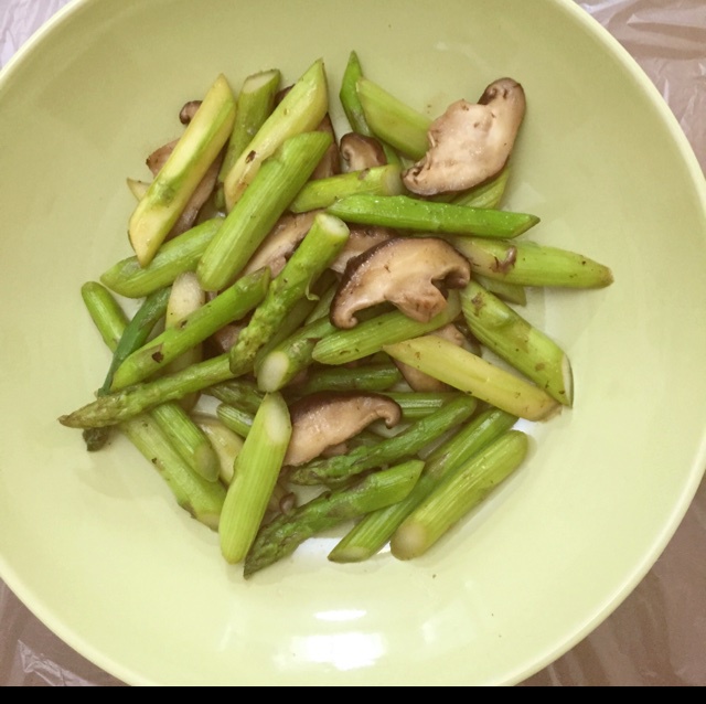芦笋胡萝卜香菇小炒