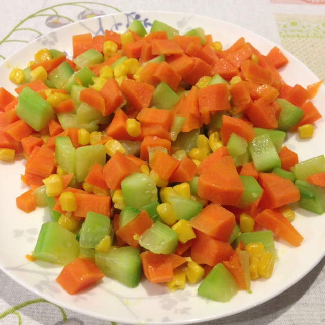 胡萝卜玉米炒黄瓜