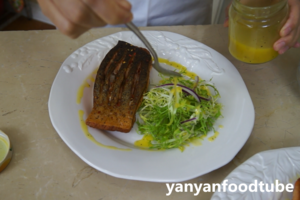 西式三文鱼配蔬菜莎拉 Salmon Steak的做法 步骤8