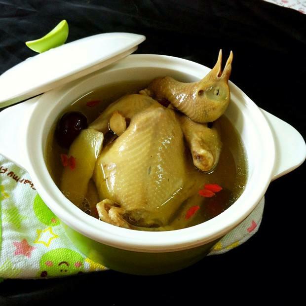 黄芪枸杞炖乳鸽