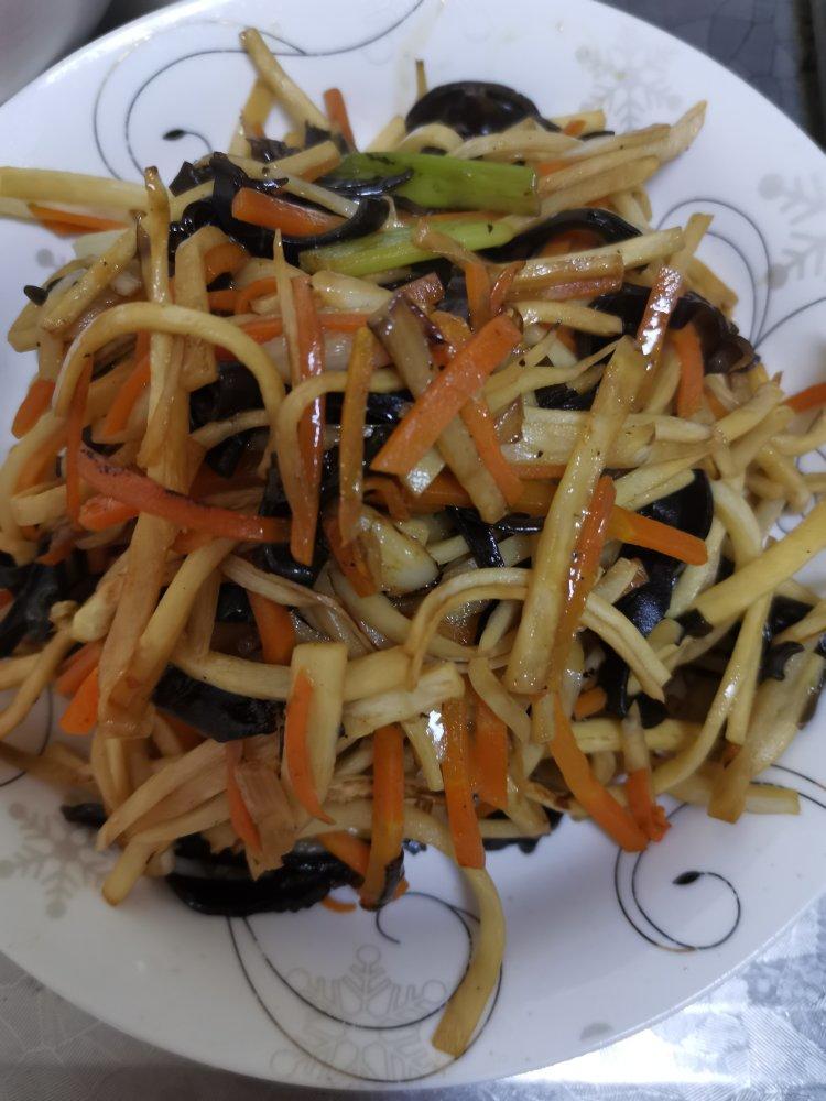 开胃又好吃——酸酸的茭白炒三丝