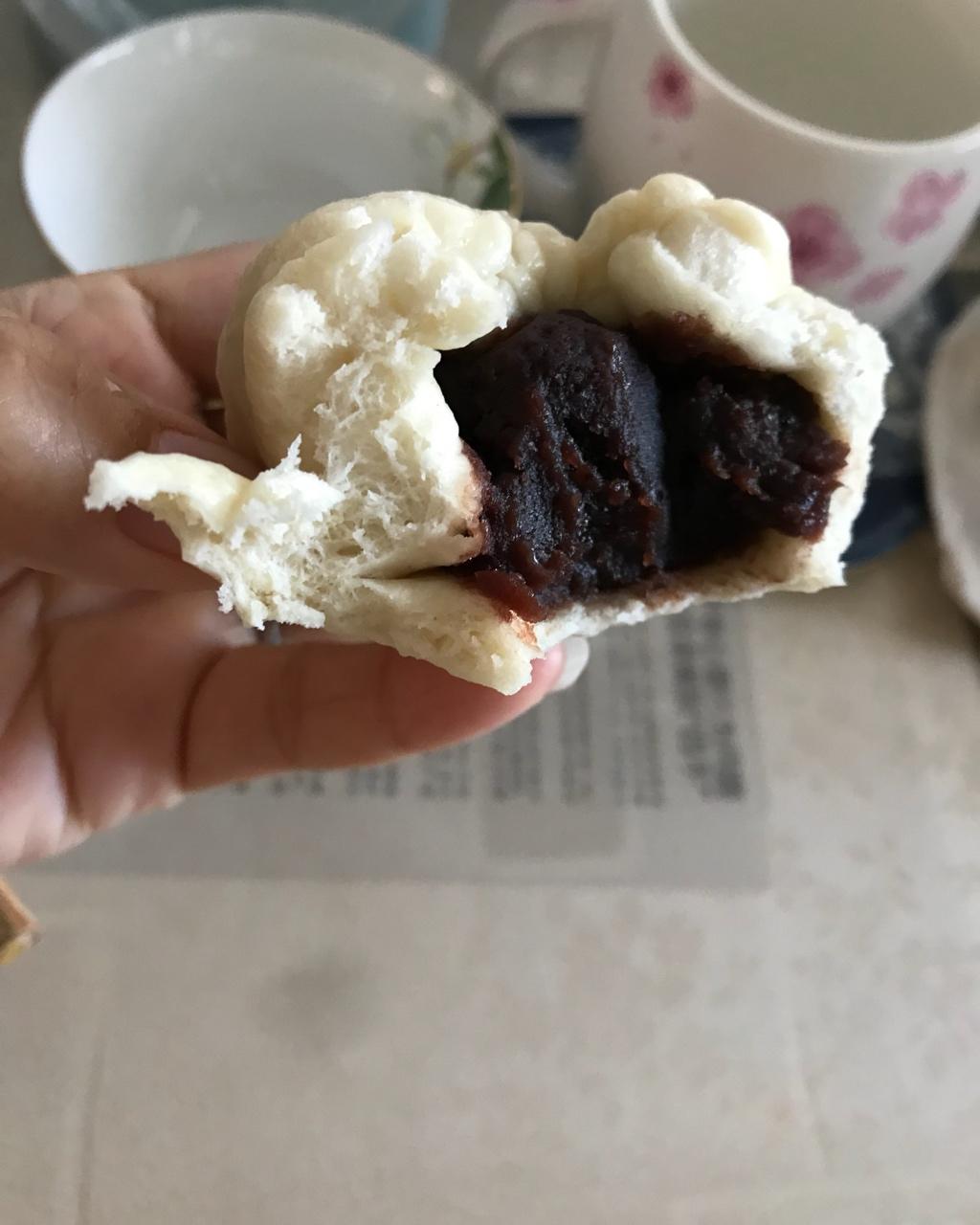 又美又暄软的——豆沙包！