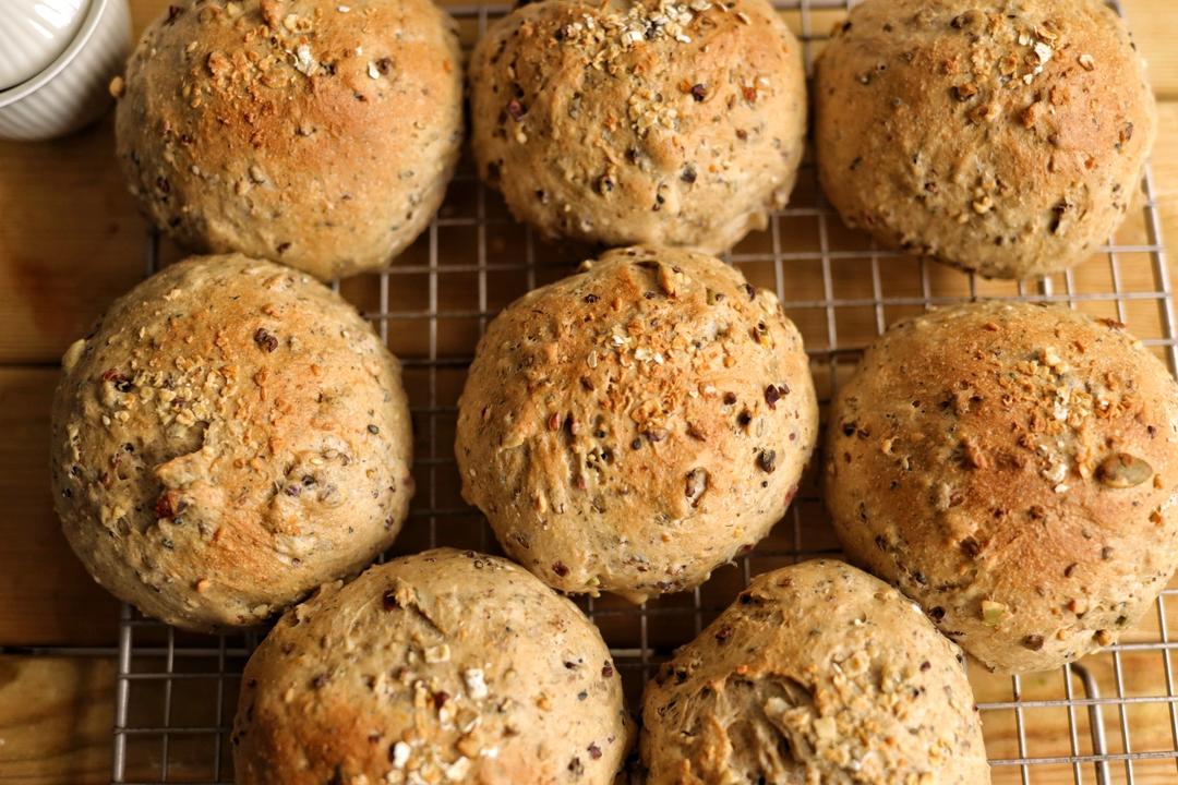 什锦坚果谷物早餐包（Muesli rolls）丨健康·烘焙