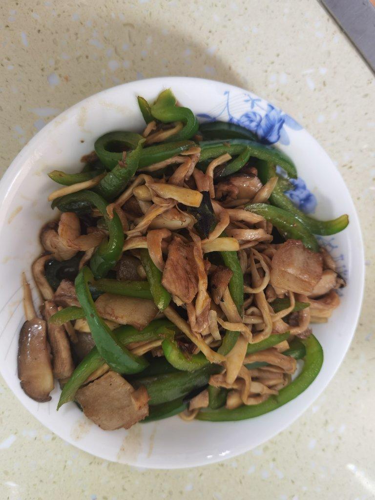 手撕杏鲍菇炒青椒