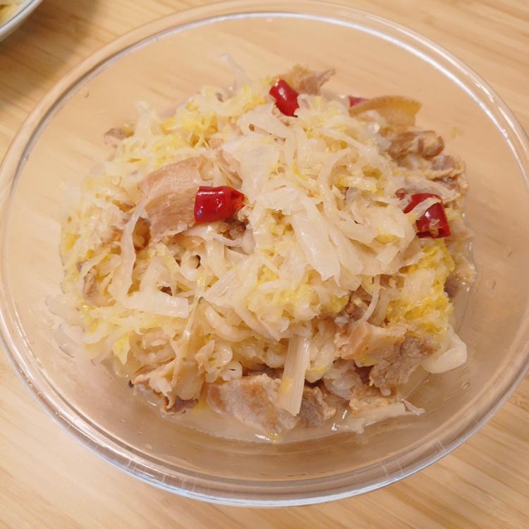 五花肉炖酸菜【最爱妈妈菜】