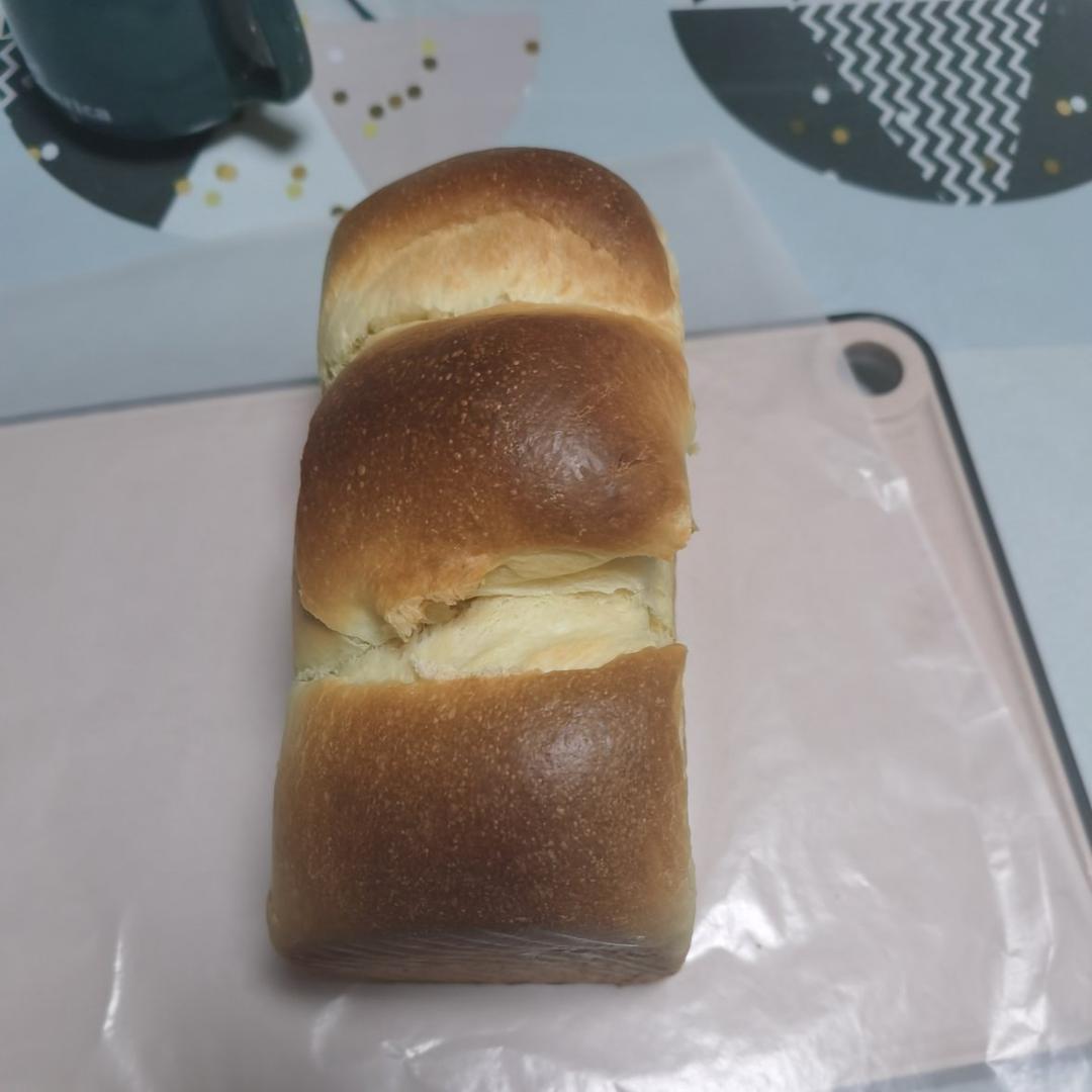 吐司方包，女儿说和来自台湾的爸爸糖一样好看好吃。零失败（是指我个人制作没有失败过）。