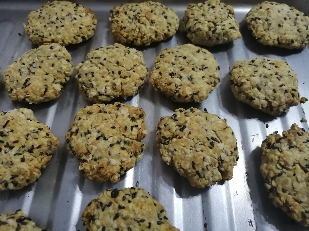 素食:有机燕麦芝麻大饼干