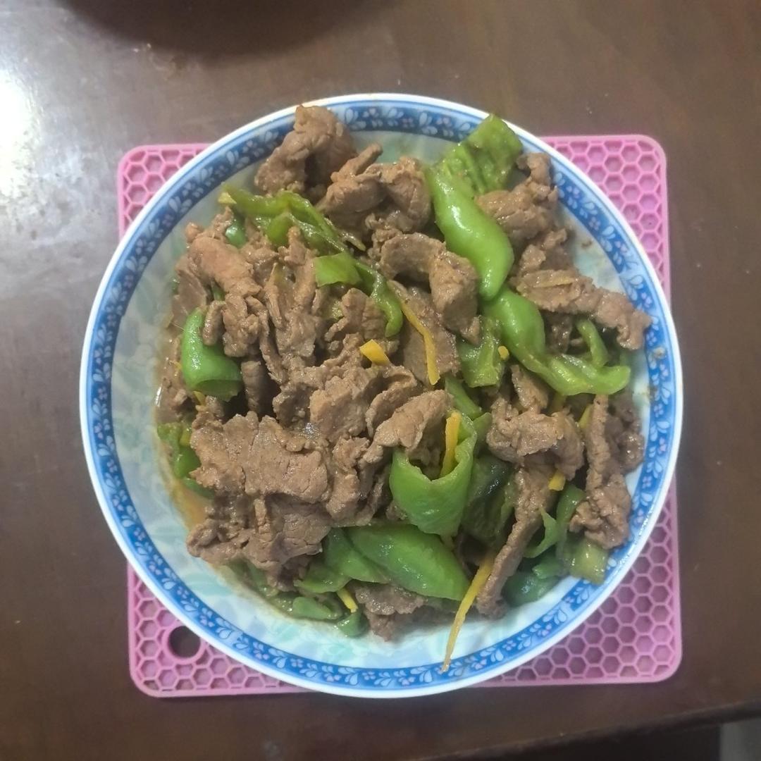 厨师长教你：“青椒牛肉丝”的家常做法，家乡的味道，先收藏了
