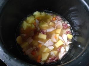 超好吃的腊肠咸肉土豆焖饭的做法 步骤5