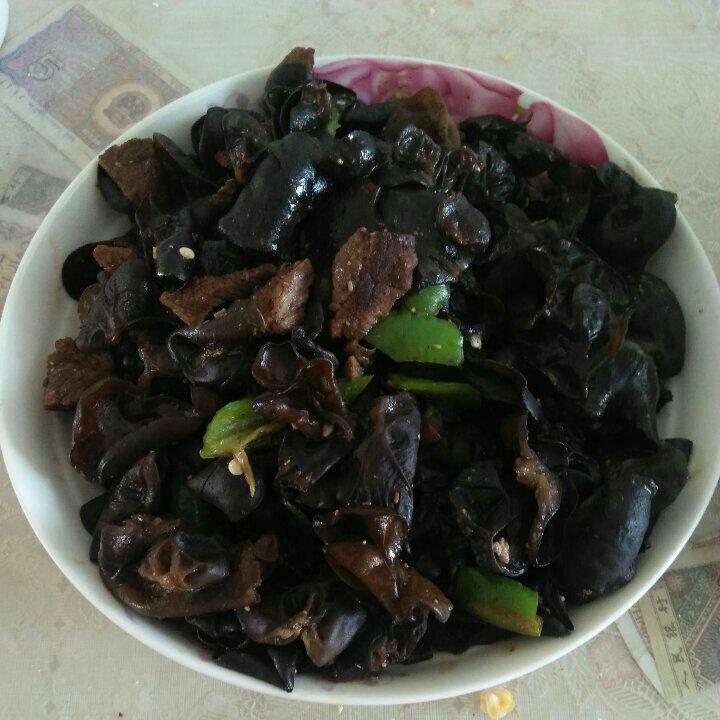 青椒木耳炒肉