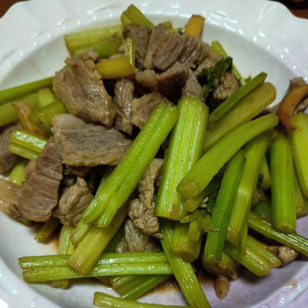 芹菜炒肉