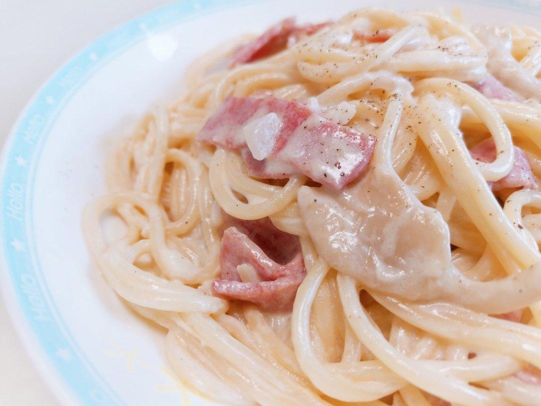 白蘑菇奶油培根意面