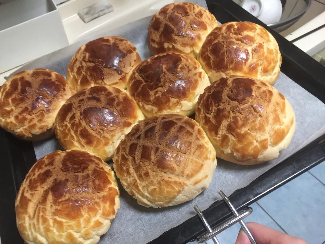 菠萝包（附10分钟手套膜和快速软面包做法）