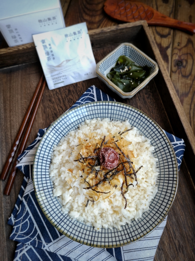 可逼格可简陋的お茶渍け(日式茶泡饭)的做法