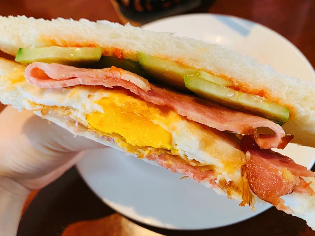 芝士火腿蛋三明治