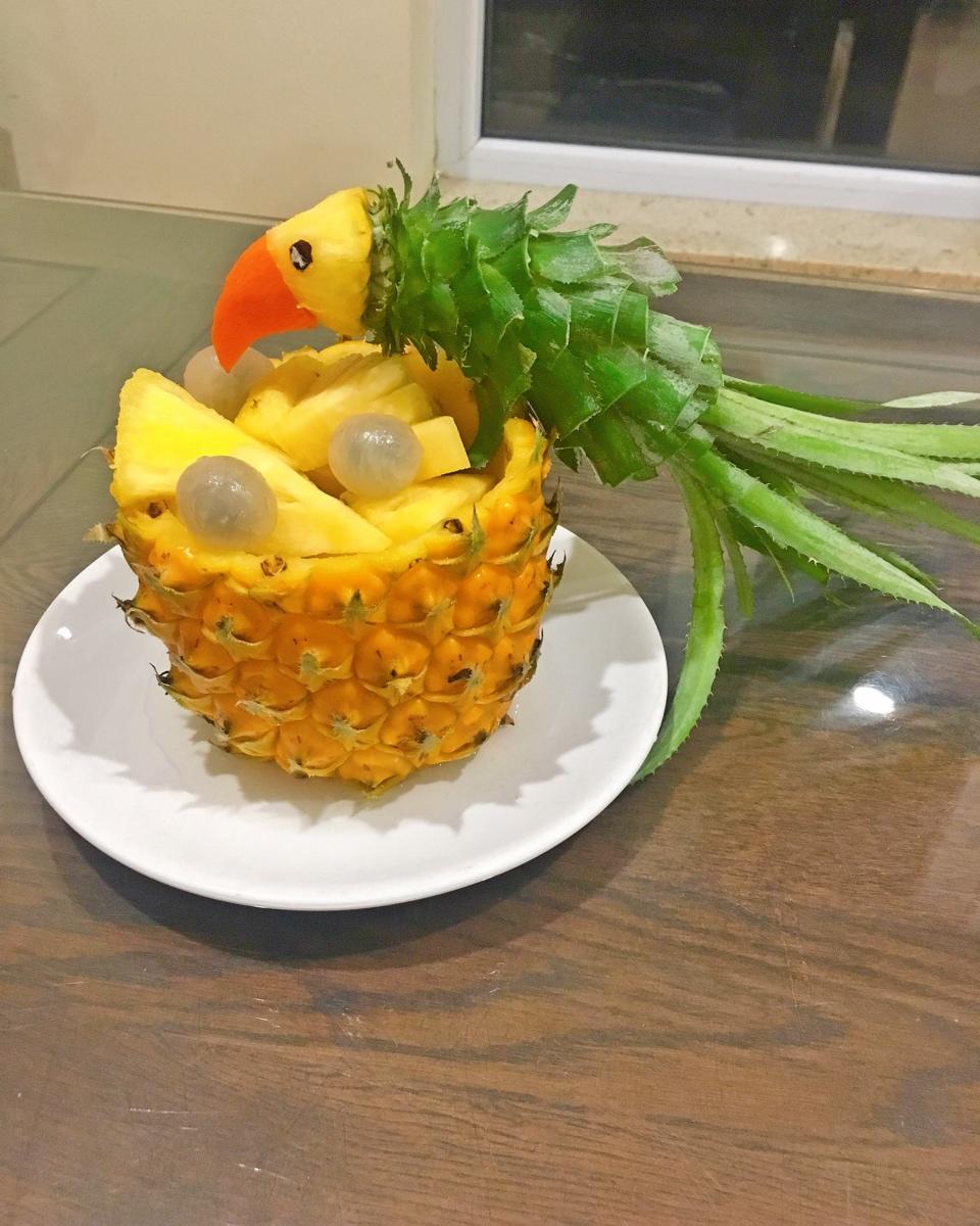 水果拼盘-鹦鹉菠萝凤梨