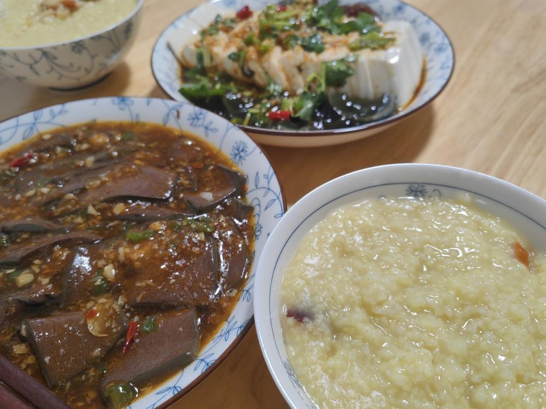 爆炒鸭血