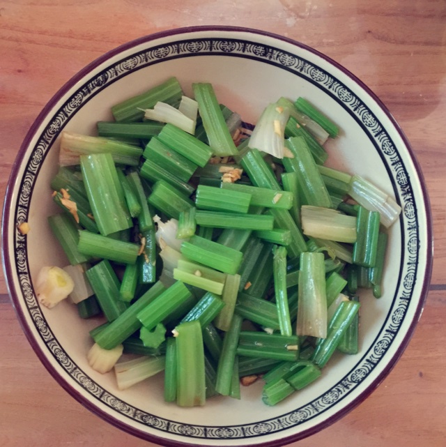 凉拌芹菜（简洁版）