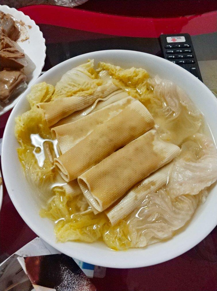 茴香烧米饼做的千张蒸肉卷