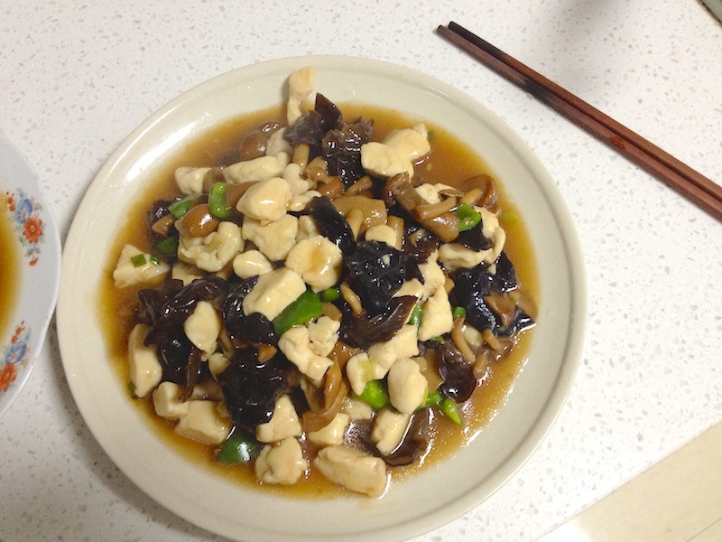 木耳滑子菇鸡丁